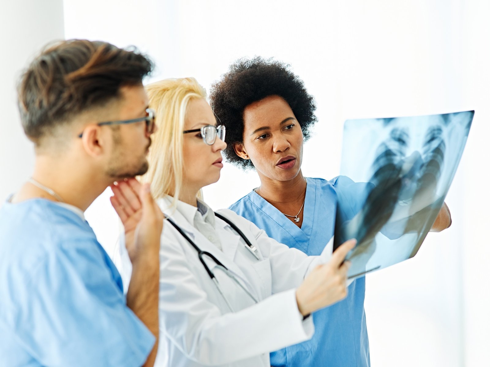 doctor hospital team medical x-ray x ray radiology lung chest diagnisis disease